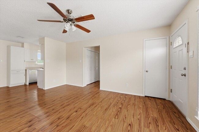 Building Photo - 401 N 7th St