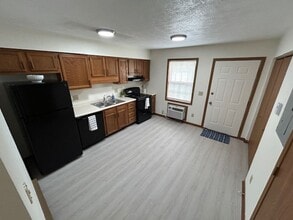 Building Photo - 1520 Hawk Cir