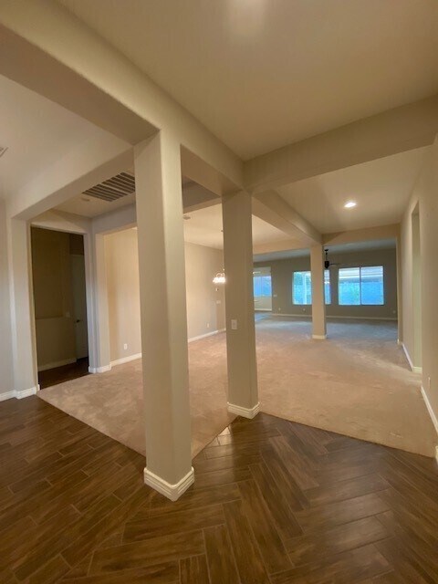 Building Photo - 10245 W Pinnacle Vista Dr