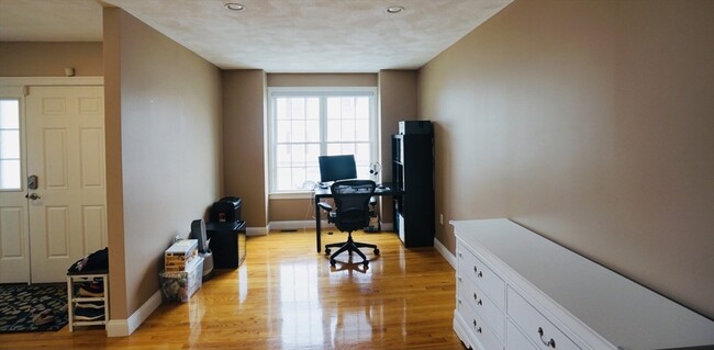 Building Photo - 94 3rd St