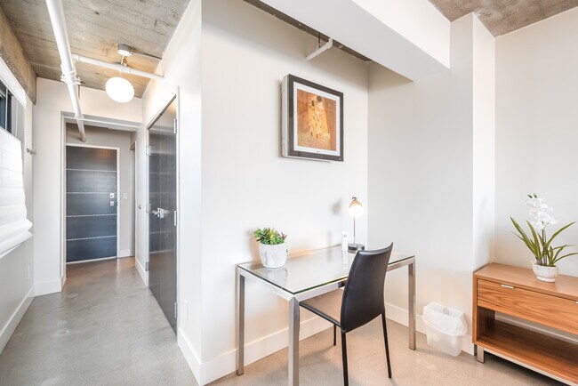 Building Photo - Penthouse