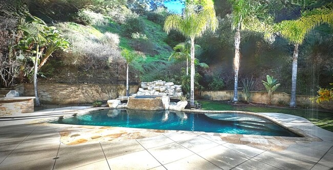 Building Photo - ABSOLUTELY STUNNING ENTERTAINER HOME (4 be...
