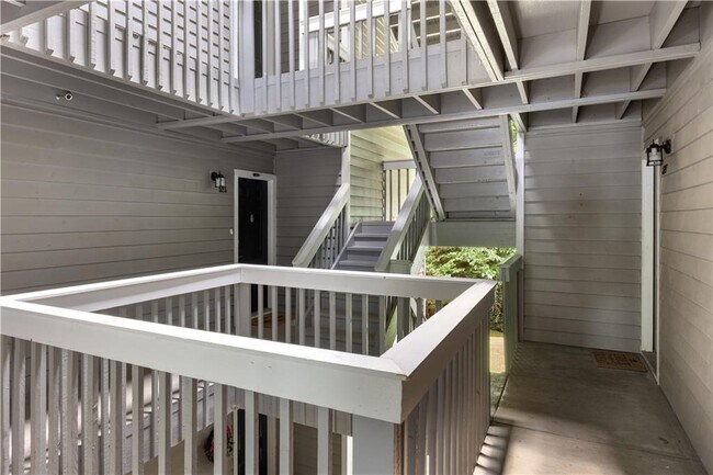 Building Photo - 525 Warm Springs Cir
