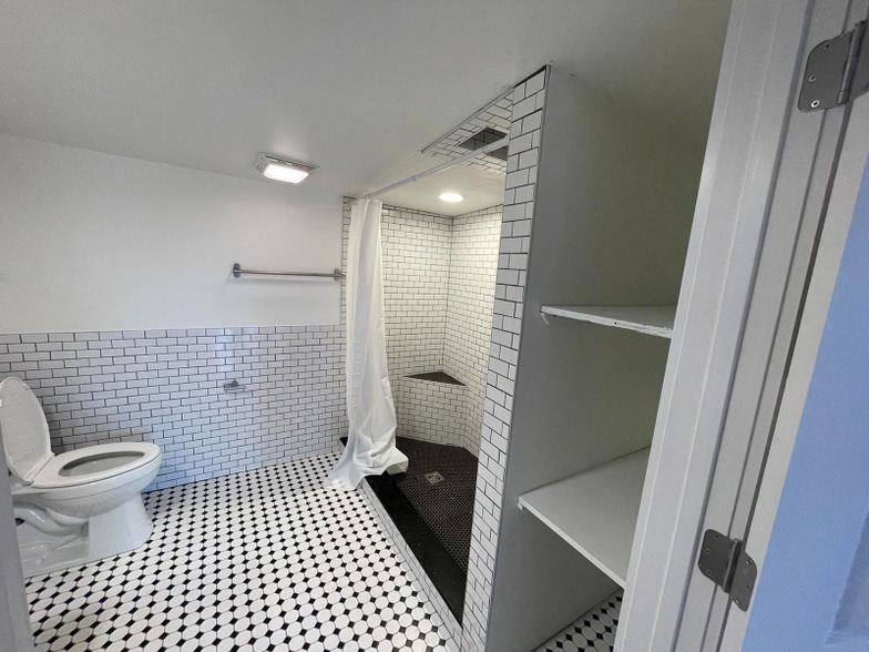 Building Photo - 119 W Main St