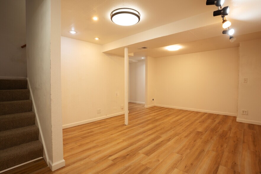 Building Photo - 1428 Josephine St