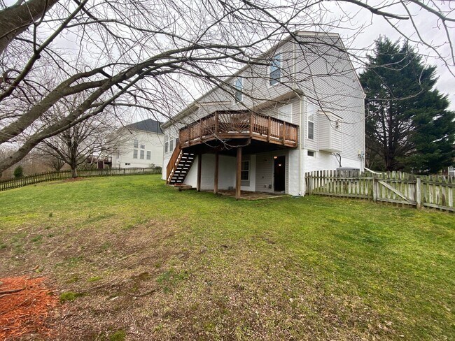 Building Photo - Meticulously maintained & spacious 4 Bd/2 full & 2 half bath home  Home in Dawson's Landing - Pet...