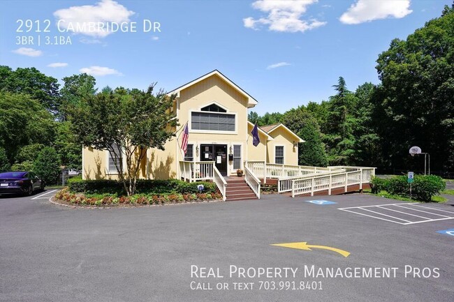 Building Photo - 2912 Cambridge Dr