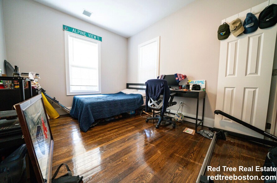 Building Photo - 91 Hillside St