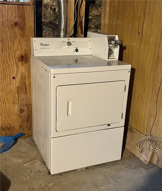 Building Photo - 105 Spruce St