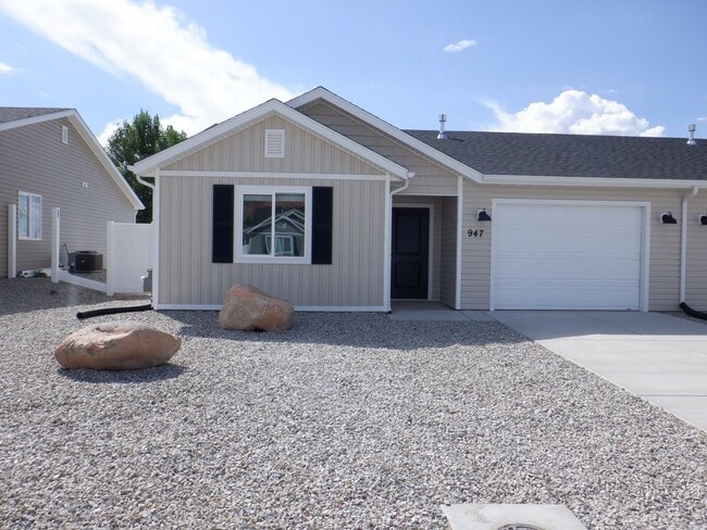 Primary Photo - Move-in Discount - 3 bedroom - 2 Bath - Si...