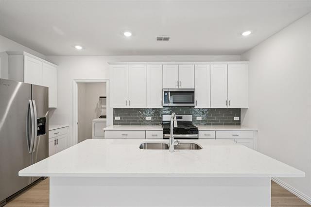 Building Photo - 806 Leavenworth Dr