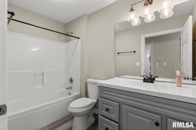 Building Photo - 3005 N Molleck Dr