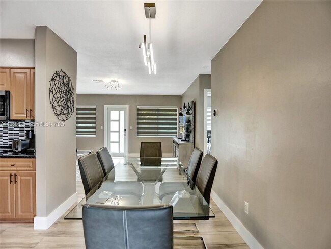 Building Photo - 491 SE 23rd Ave