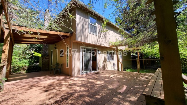 Building Photo - Stunning Home in Tranquil SW Neighborhood