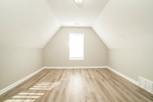 Building Photo - 4599 Meadow Cliff Dr