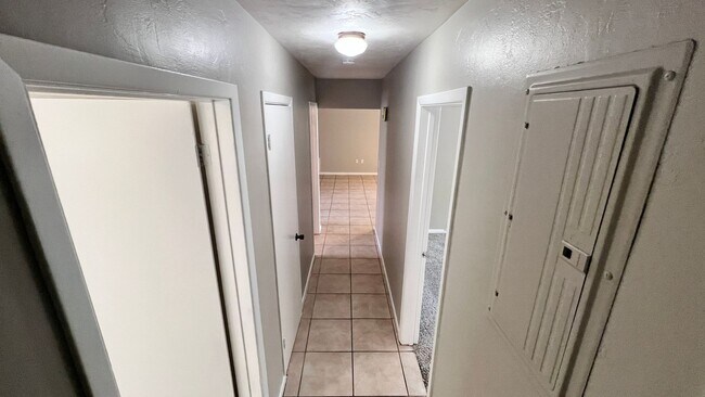 Building Photo - Lovely 3 Bedroom, 2 Bathroom Home in Melbo...