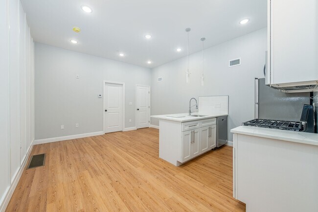 Building Photo - 1522 S 9th St