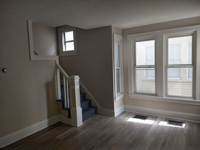 Building Photo - 206-208 N Harris Ave