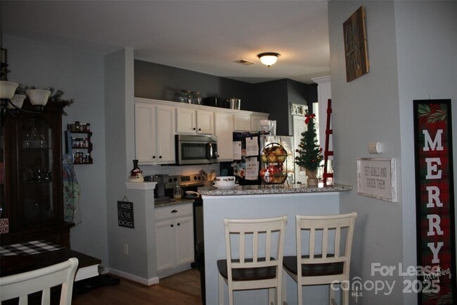 Building Photo - 9446 Cadman Ct