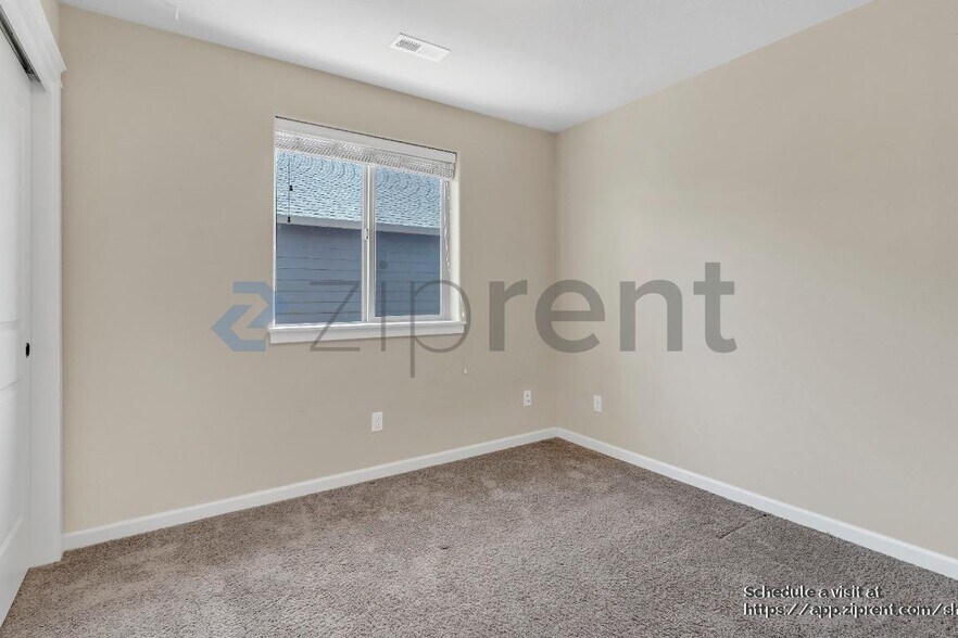 Building Photo - 2812 25th Pl