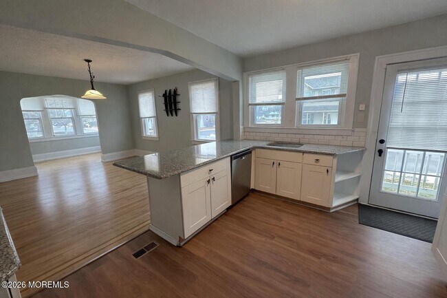 Building Photo - 4 Spring St