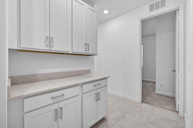 Building Photo - 1305 Haywagon Tr.