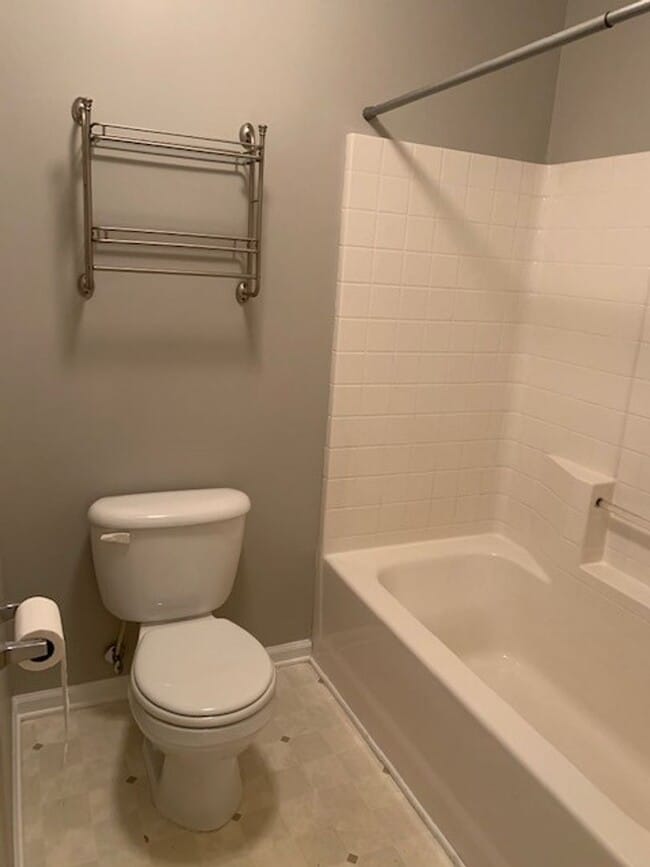 Building Photo - Beautiful 3 bedroom home with room for everyone & pets!