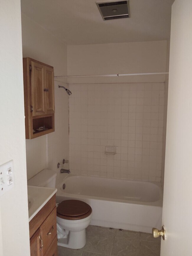 Building Photo - 1000 Columbia Ave