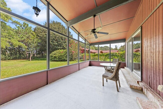 Building Photo - 111 McEwen Dr