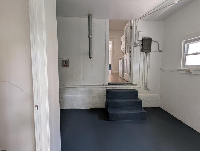 Building Photo - 710 Sewell Ave