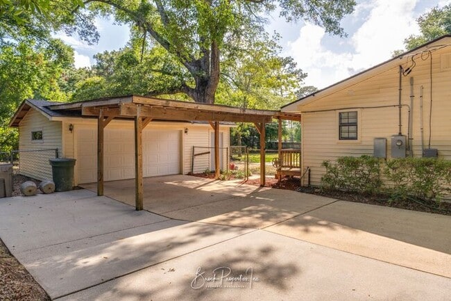 Building Photo - 1511 Woodchuck Ave