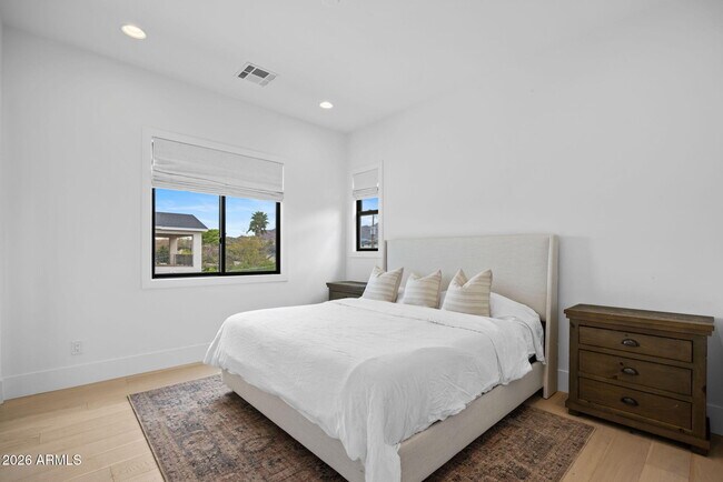 Building Photo - 4145 N 42nd Pl