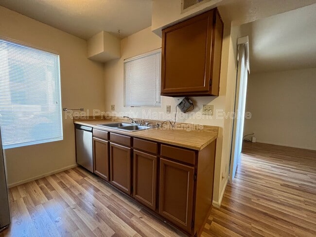 Building Photo - 10610 S 48th St