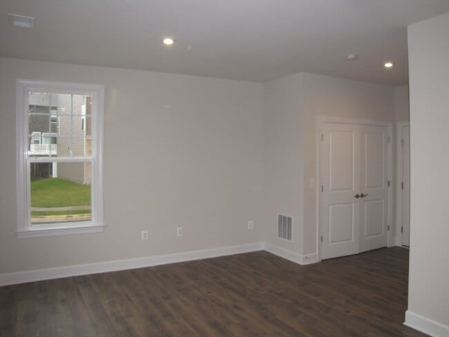 Building Photo - End Unit Townhouse Haymarket
