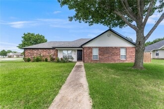 Building Photo - 1662 S Tally Ho Dr