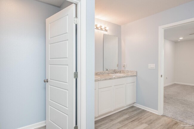 Building Photo - 5720 Blackhorse Cir