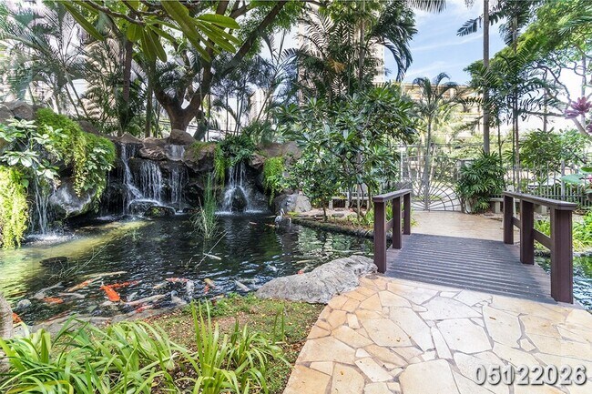 Building Photo - The Windsor, 1bd, 1.5ba, 1prking, Must See, Avail today!