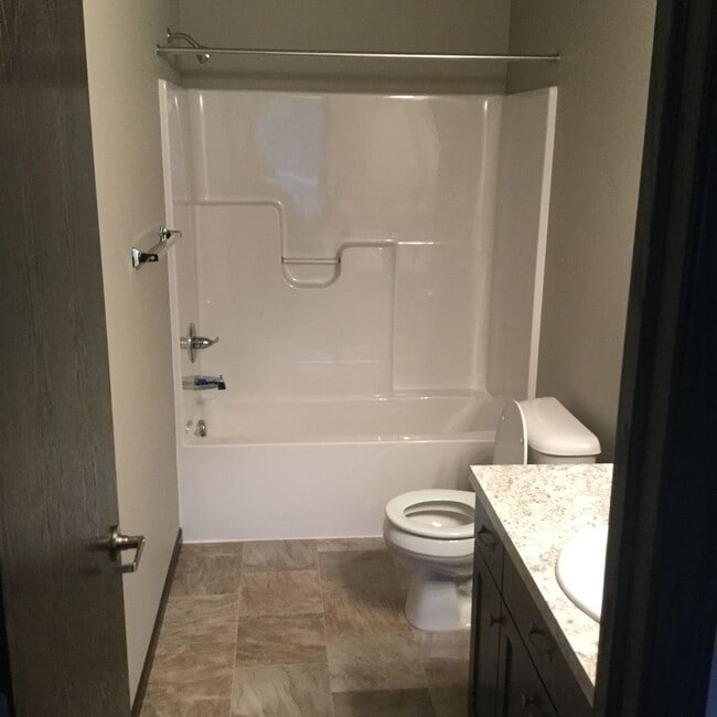 Building Photo - 4 Bed 3 Bath Single Family Home