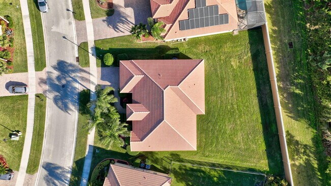 Building Photo - 827 SW Grand Reserves Blvd