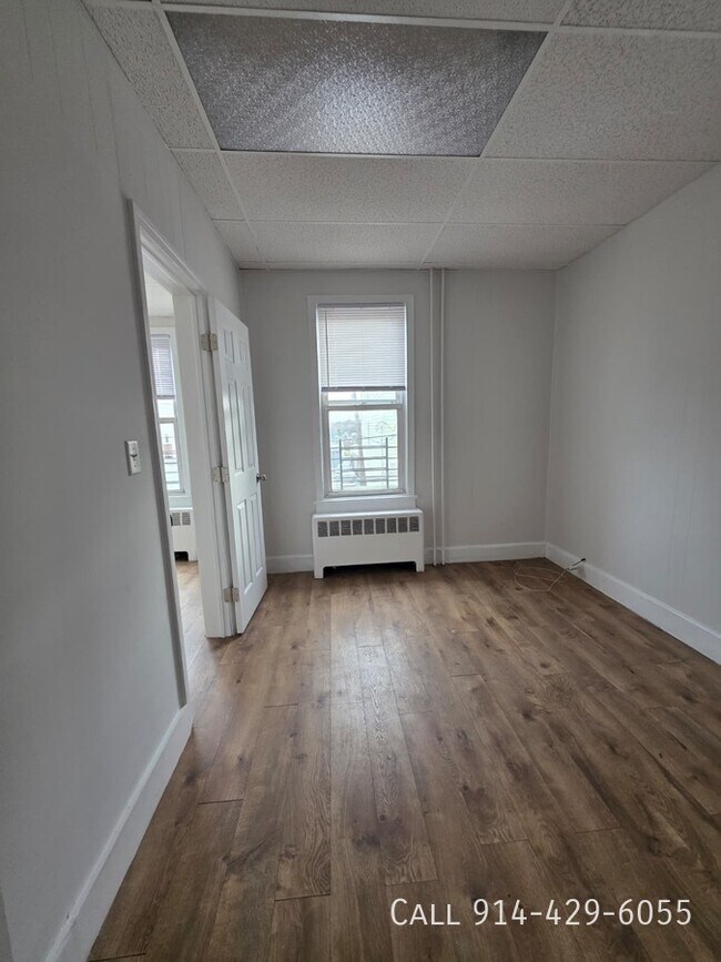 Building Photo - 141 Voss Ave