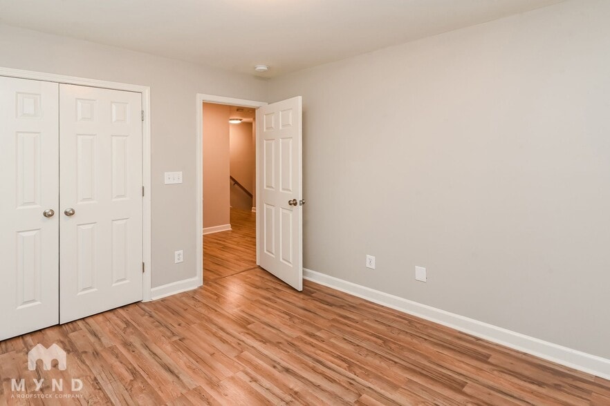 Building Photo - 222 Kendra Dr SW