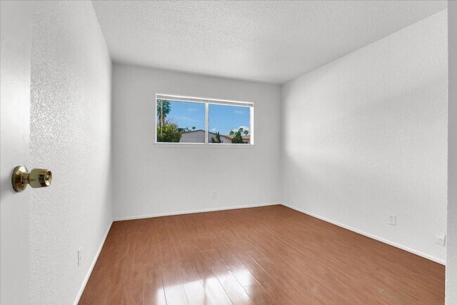 Building Photo - 2805 Sultana St