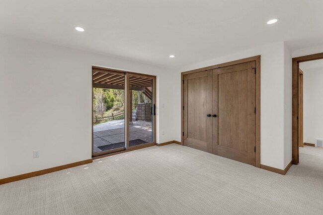 Building Photo - Pinebrook Luxury Remodeled Home