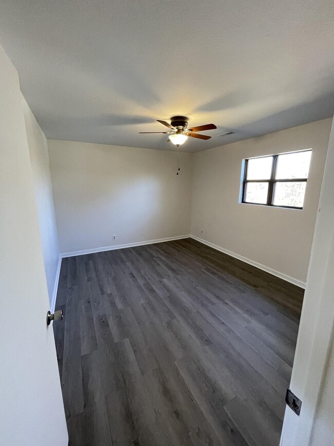 Building Photo - 914 Sparta Dr