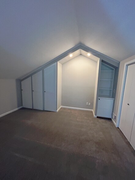 Building Photo - 3229 W End Cir