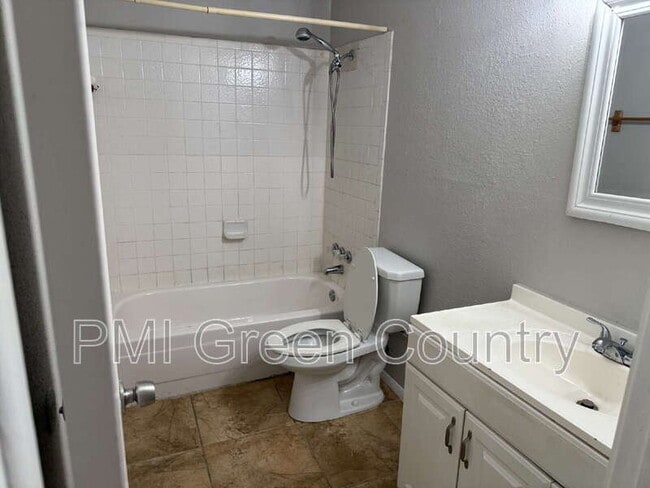Building Photo - 12429 E 11th Ct