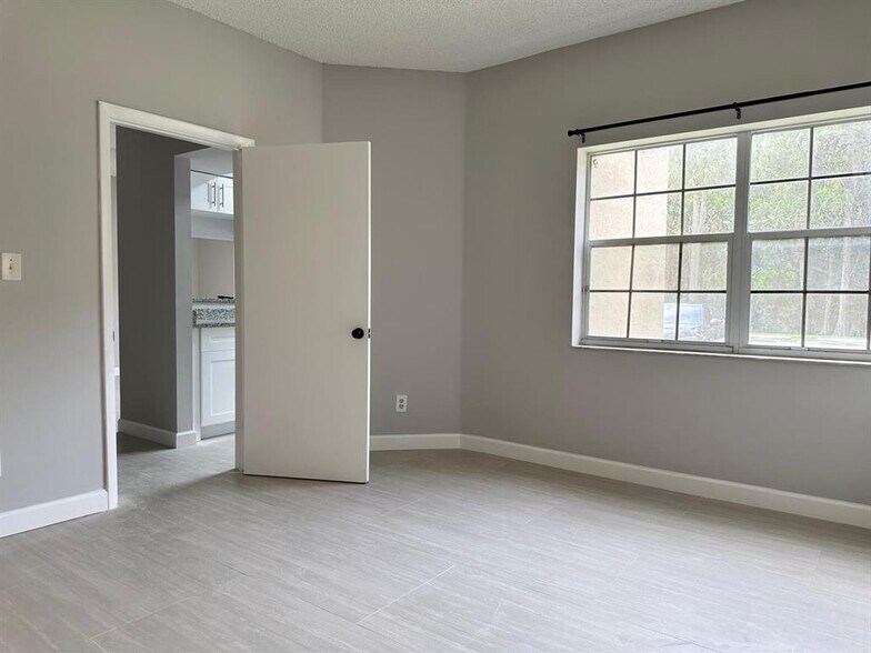 Building Photo - 891 Cypress Park Way