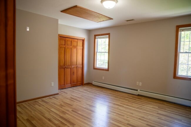 Building Photo - 159 Barre Paxton Rd