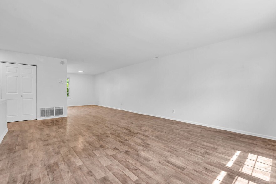Building Photo - 56 Hopewell Ln