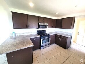 Building Photo - Renovated Single Story House - Close to Fr...